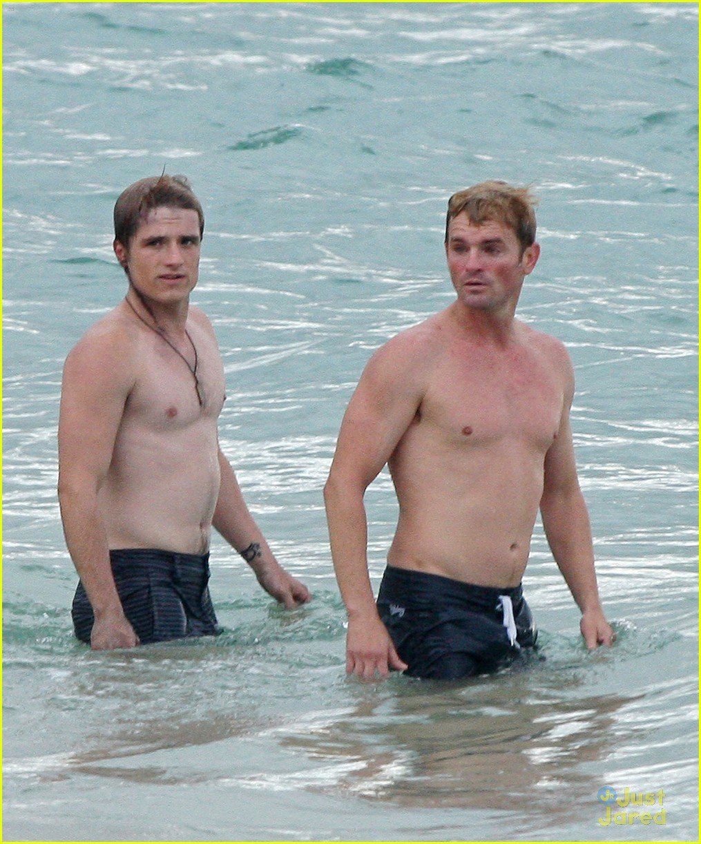 Josh Hutcherson Frisbee On The Beach Photo Photo Gallery