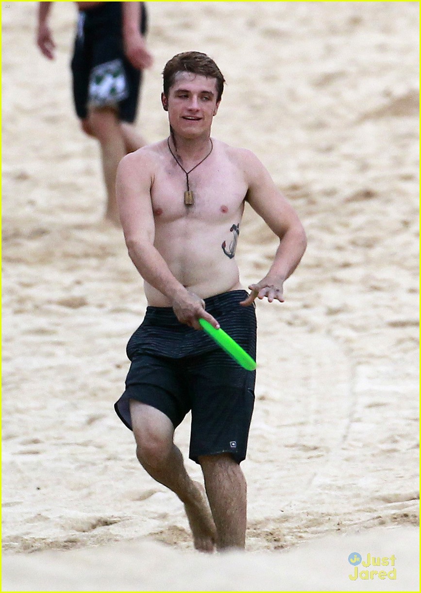 Josh Hutcherson Frisbee On The Beach Photo Photo Gallery