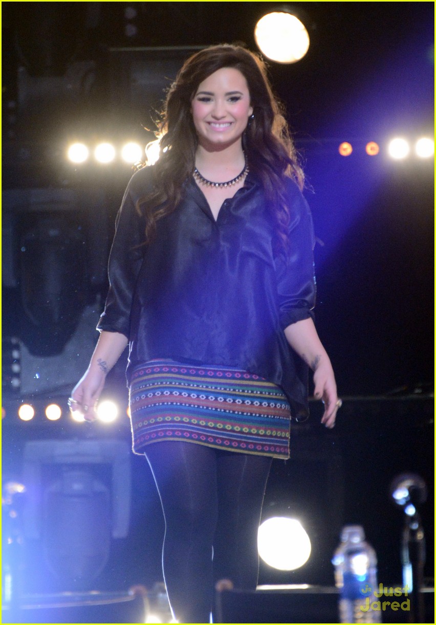Demi Lovato X Factor Usa Finale News Conference Photo 518235 Photo Demi Lovato X Factor Usa Finale News Conference Photo 518235 Photo