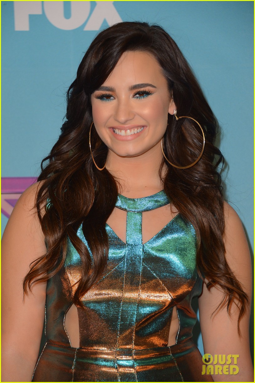 Full Sized Photo of demi lovato x factor finale 02 | Demi Lovato: 'X ...