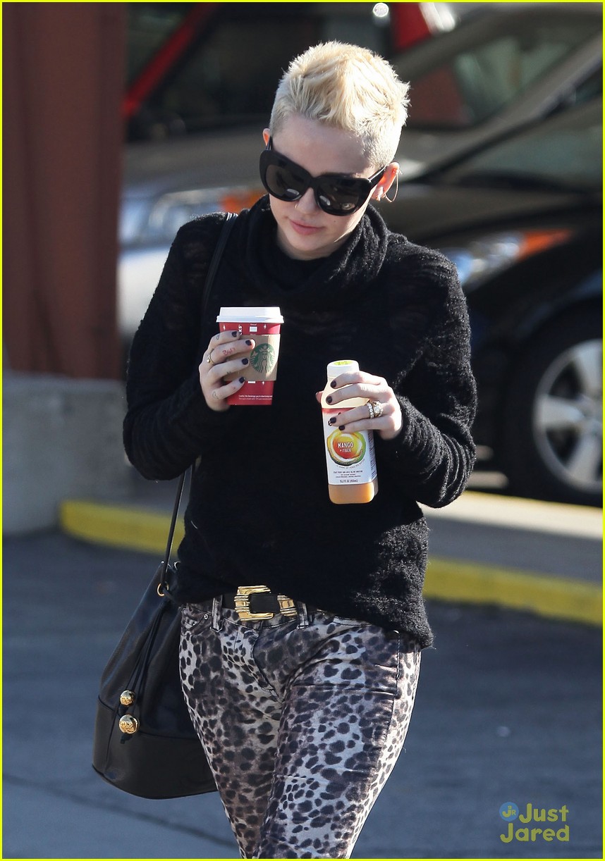 Miley Cyrus: Starbucks Stop with Liam Hemsworth! | Photo 519969 - Photo ...