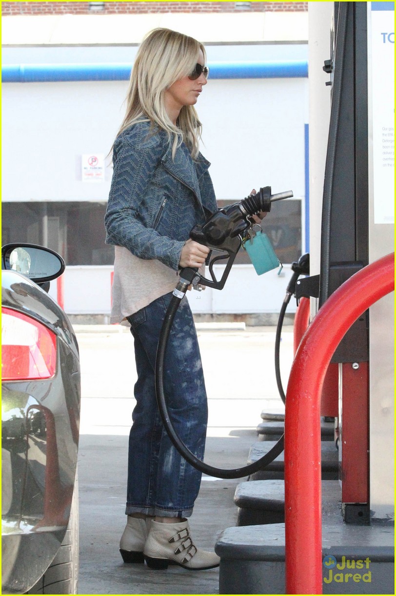 Ashley Tisdale Gas Station Stop Photo 516238 Photo Gallery Just