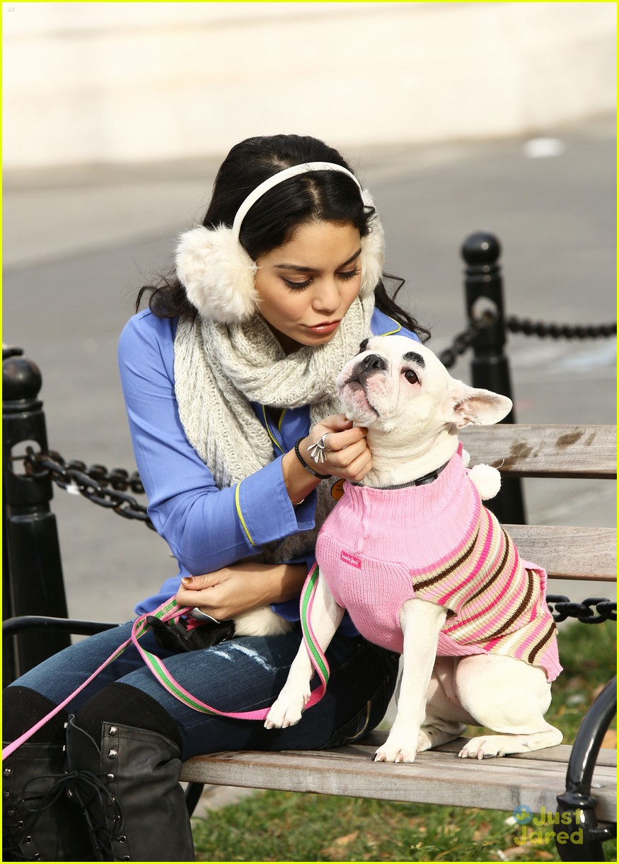 Vanessa Hudgens: Dog Walking In The City | Photo 517419 - Photo Gallery