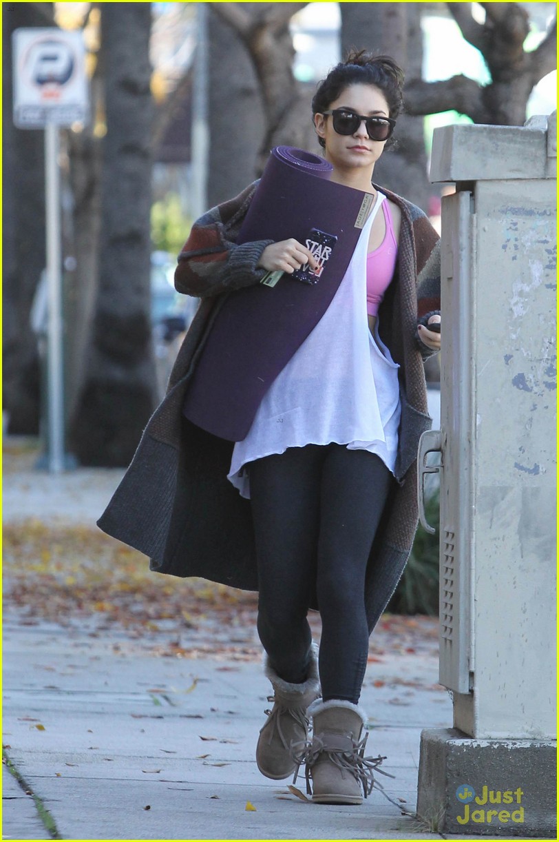 Vanessa Hudgens: Yoga Class After Christmas | Photo 520140 - Photo