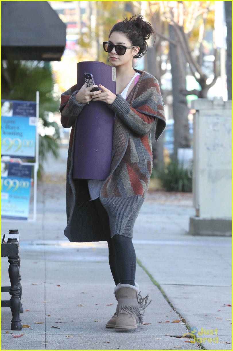 Vanessa Hudgens: Yoga Class After Christmas | Photo 520143 - Photo