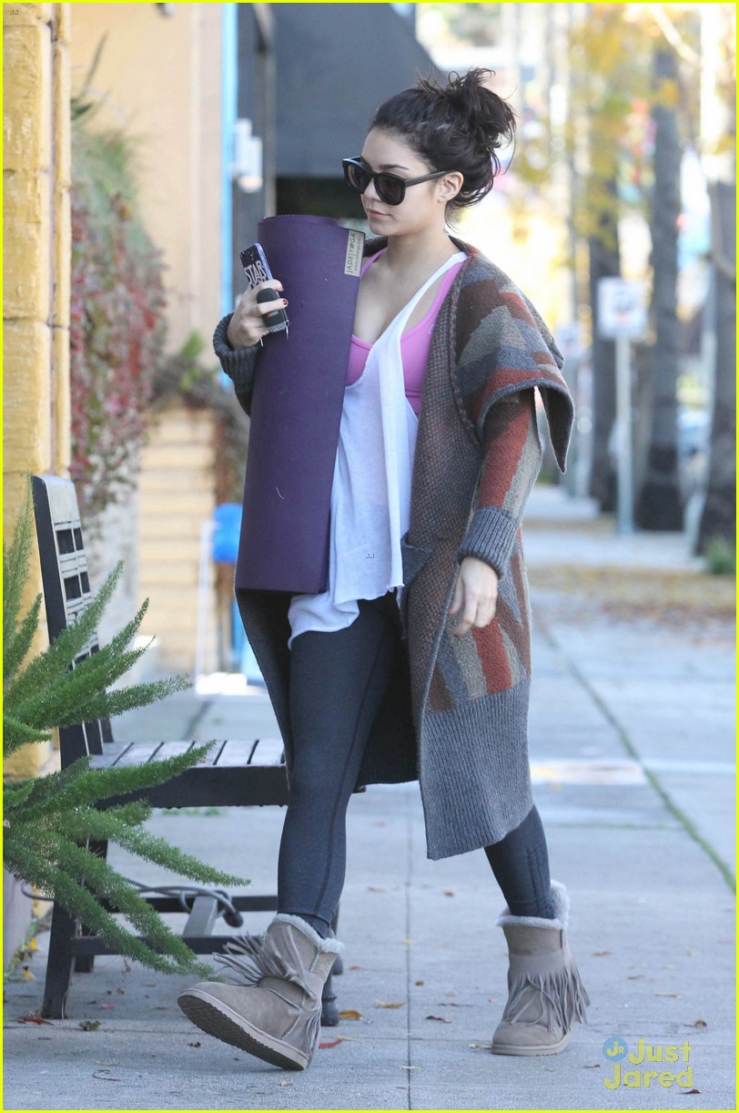 Vanessa Hudgens: Yoga Class After Christmas | Photo 520149 - Photo