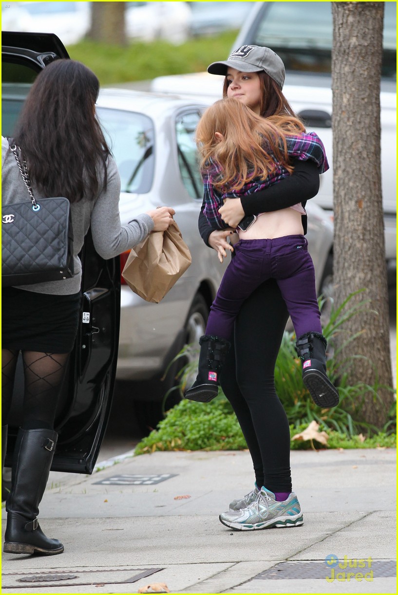 Full Sized Photo Of Ariel Winter Slide Skylar 24 Ariel Winter Sunday Slide With Niece Skylar