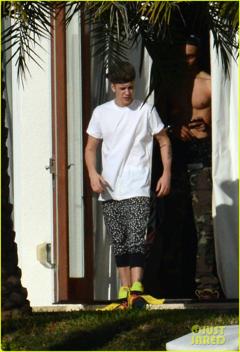 Justin Bieber Shirtless And Underwear Clad In Miami Photo 527483 Photo Gallery Just Jared Jr