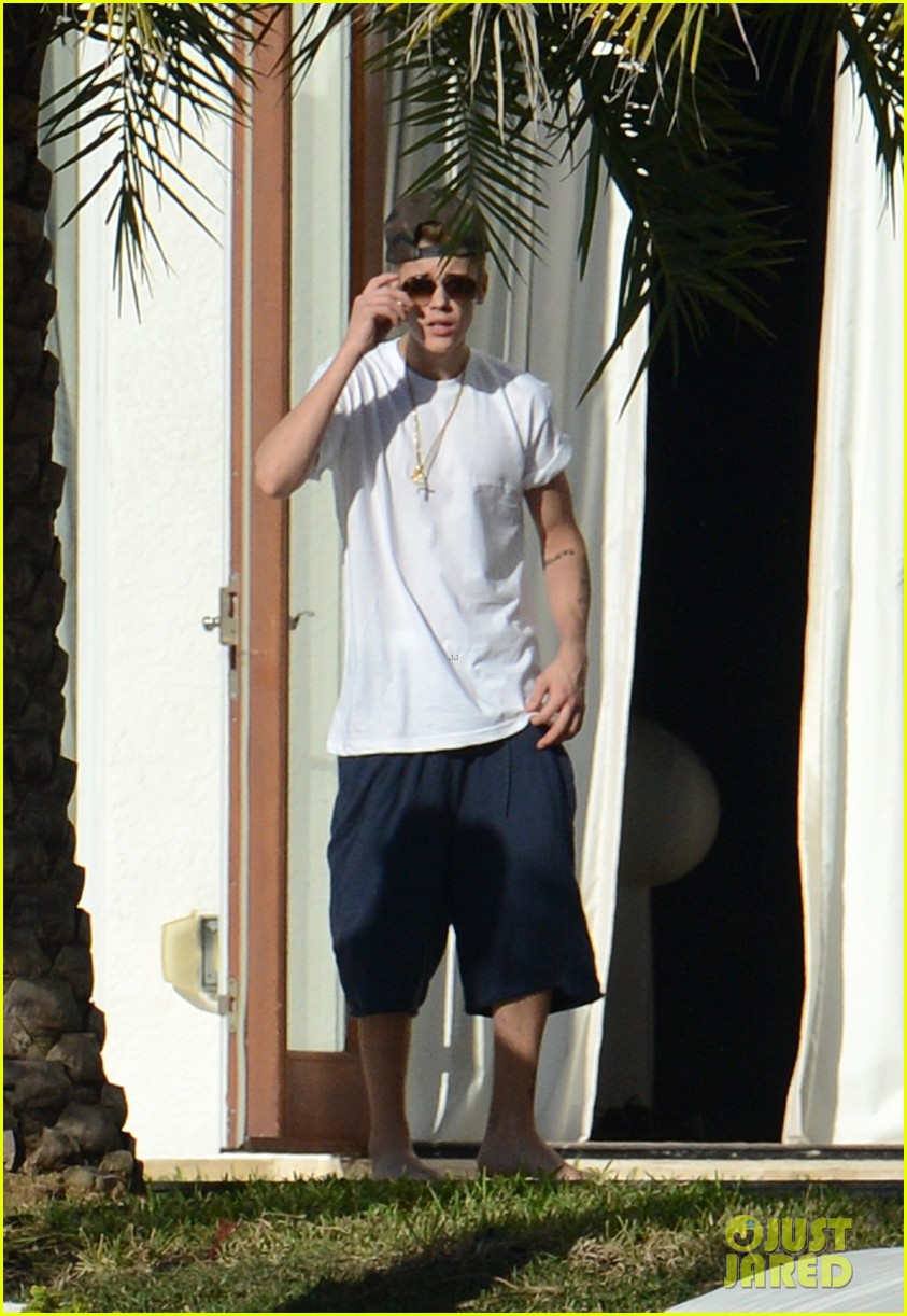 Justin Bieber Shirtless And Underwear Clad In Miami Photo 527490 Photo Gallery Just Jared Jr