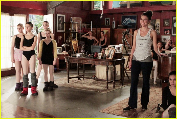 Bunheads First Look At Jeanine Mason Photo Photo Gallery Just Jared Jr