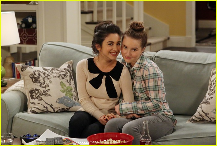 Kaitlyn Dever Joins the JROTC on 'Last Man Standing' | Photo 527877 ...