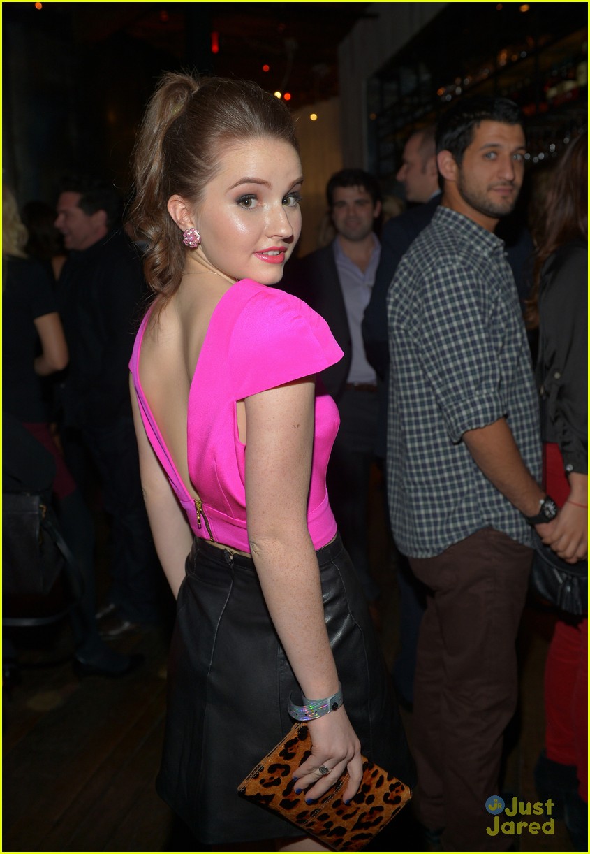 Full Sized Photo of kaitlyn dever w mag party 09 | Kaitlyn Dever