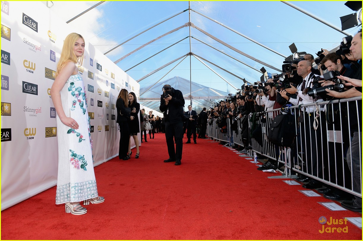 Full Sized Photo of elle fanning critics choice awards 02 | Elle