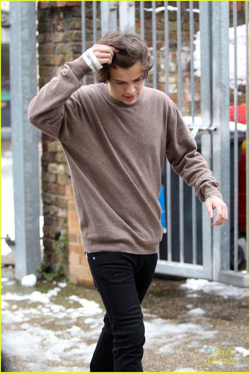 Harry Styles London Studio Stop Photo 525707 Photo Gallery Just