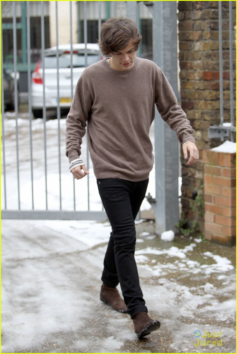 harry-styles-london-studio-stop-photo-525708-photo-gallery-just
