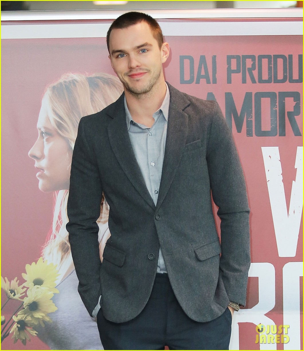 nicholas hoult warm bodies rome photo call 04