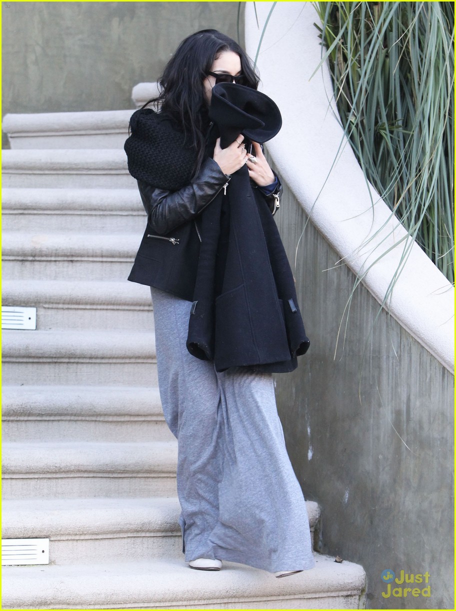 Vanessa Hudgens: LAX Bound | Photo 524106 - Photo Gallery | Just Jared Jr.