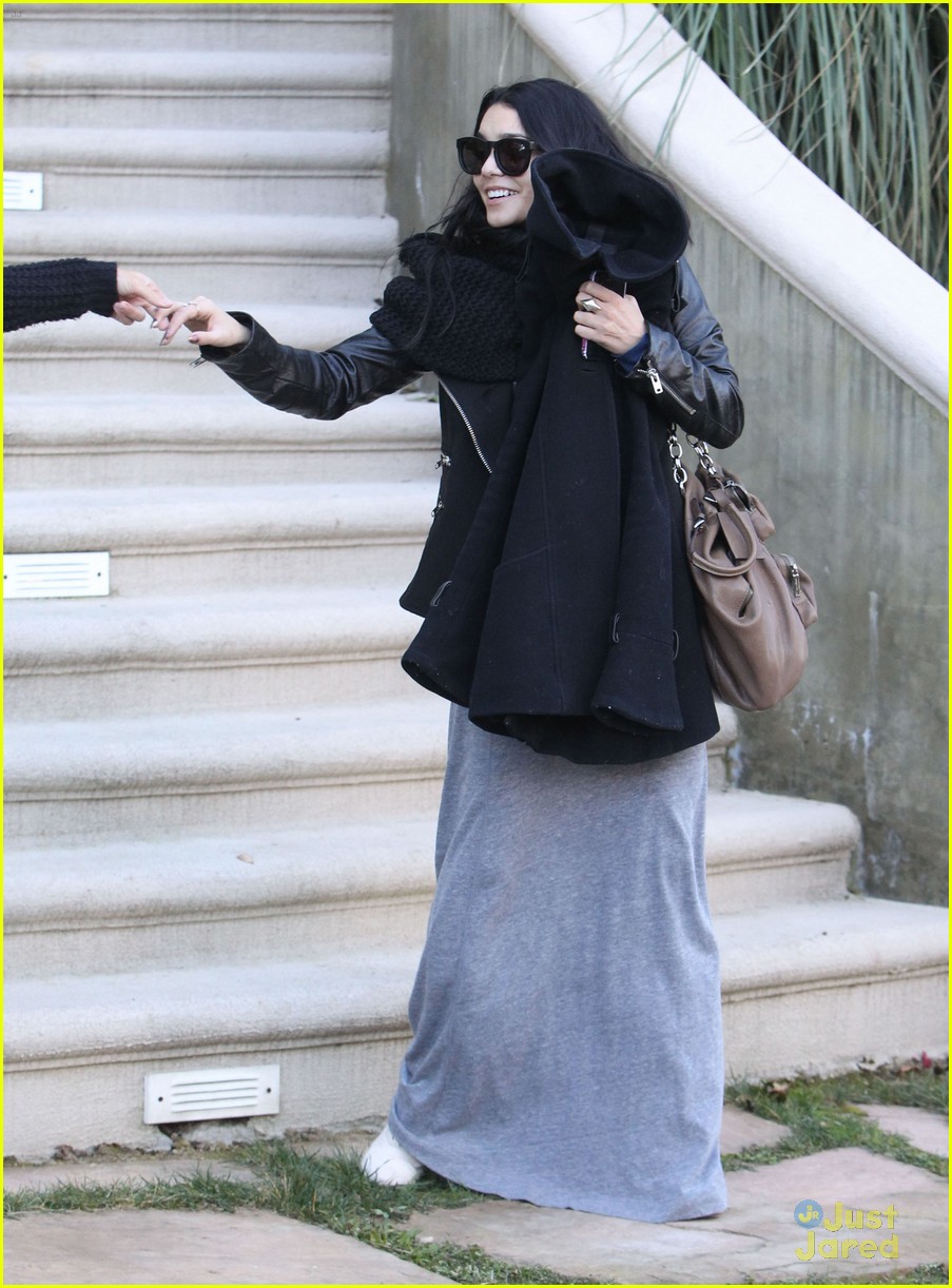 Vanessa Hudgens: LAX Bound | Photo 524109 - Photo Gallery | Just Jared Jr.