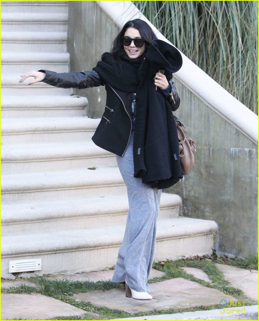 Vanessa Hudgens: LAX Bound | Photo 524112 - Photo Gallery | Just Jared Jr.