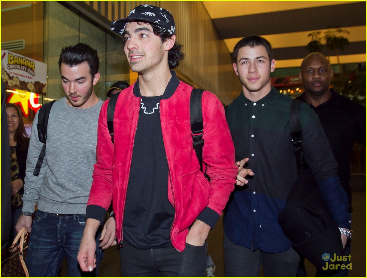 Jonas Brothers Arrive in Mexico! Photo 525942 Photo Gallery Just