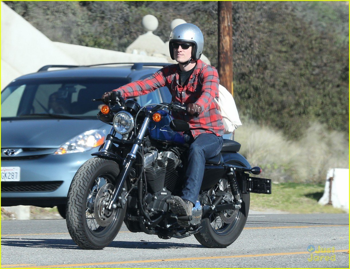 Josh Hutcherson: Motorcycle Ride in Malibu | Photo 525328 - Photo ...