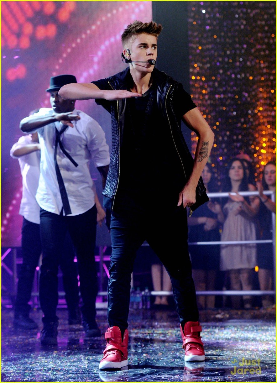 justin bieber new year's eve performance