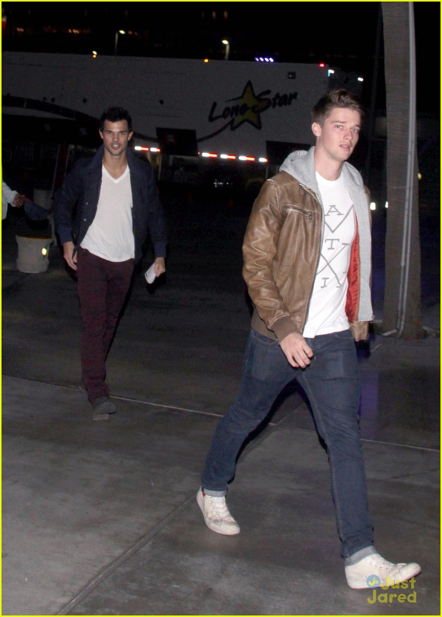 taylor lautner clippers game 05