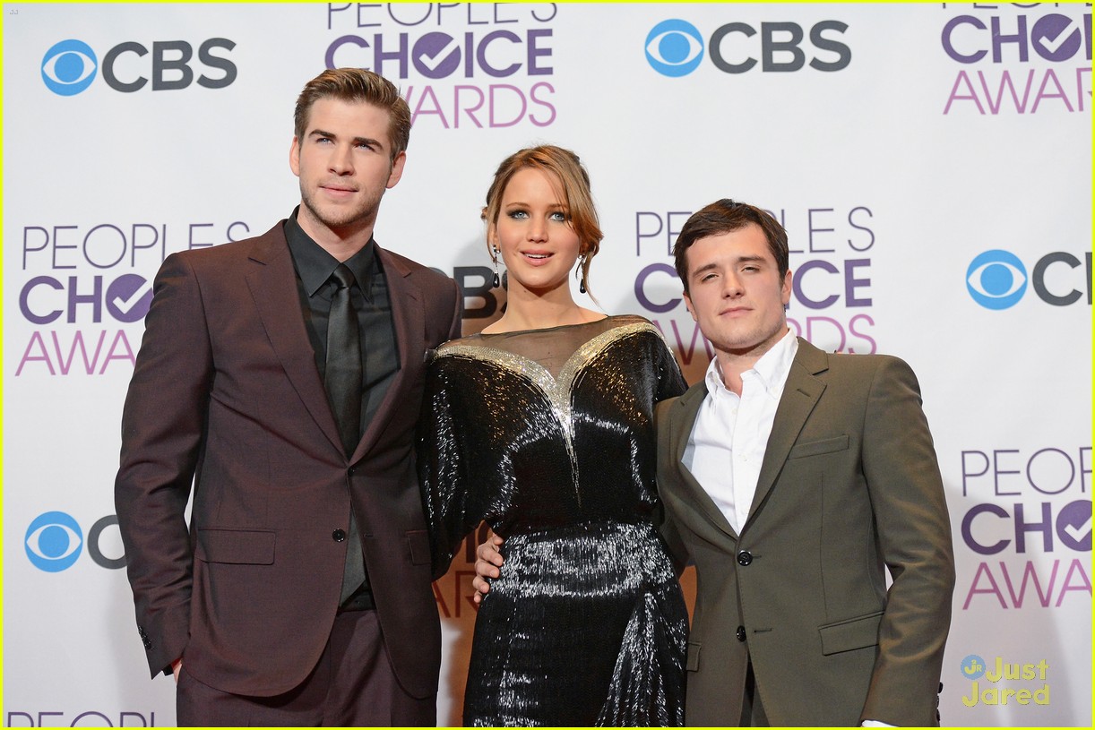 Liam Hemsworth & Josh Hutcherson: People's Choice Awards 2013 | Photo ...