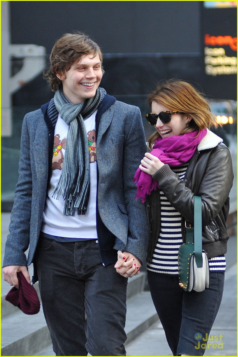 Emma Roberts: MoMA Visit with Evan Peters | Photo 521870 - Photo ...