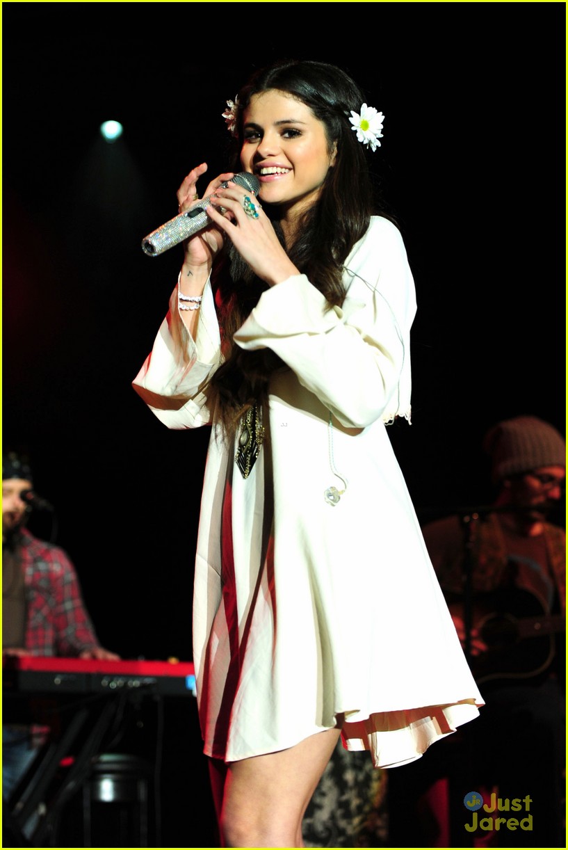 Selena Gomez & Bridgit Mendler UNICEF Concert Pics! Photo 525314