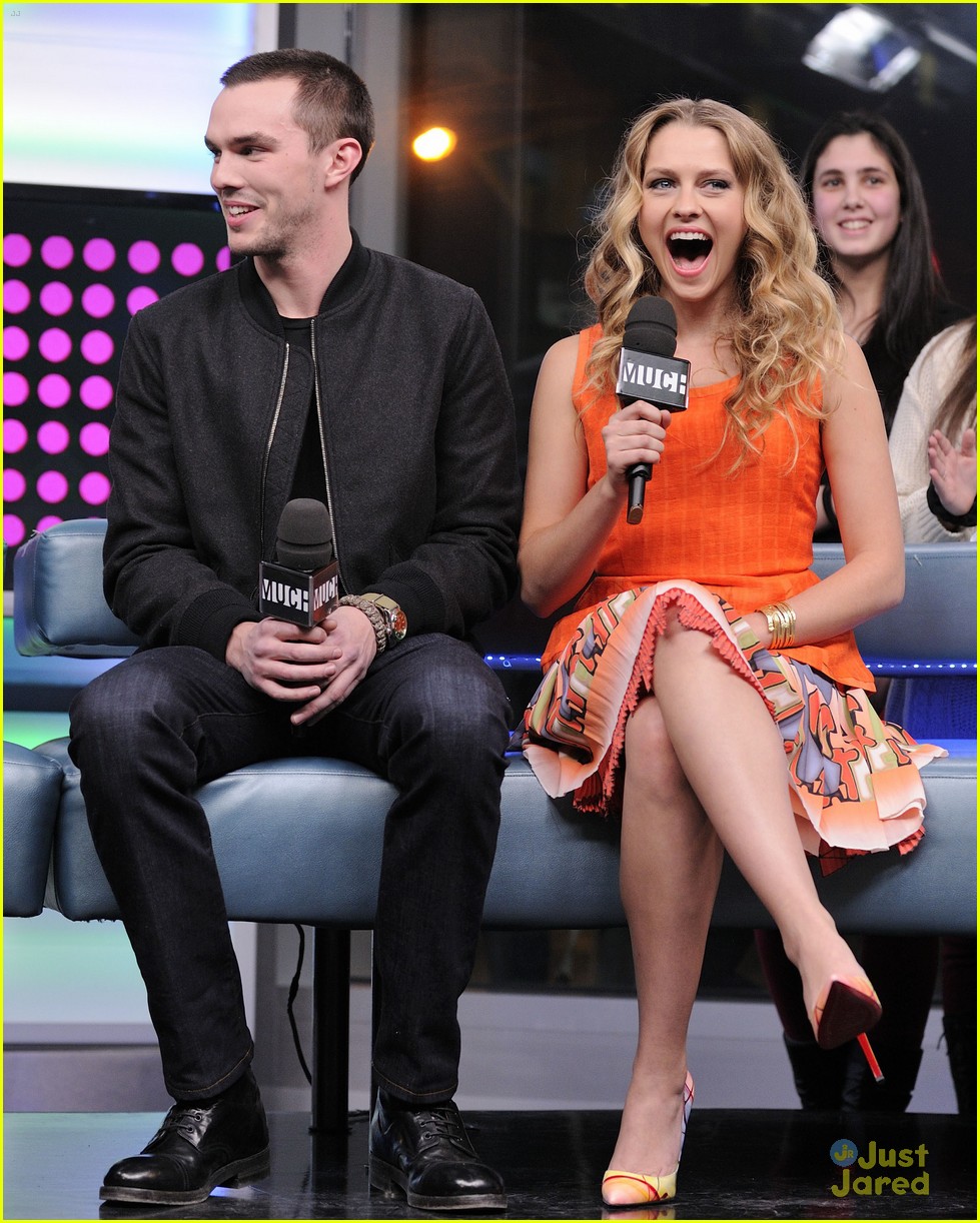 Teresa Palmer Nicholas Hoult Warm Bodies Promo On N M L Photo 525674 Nicholas Hoult Teresa Palmer Pictures Just Jared Jr