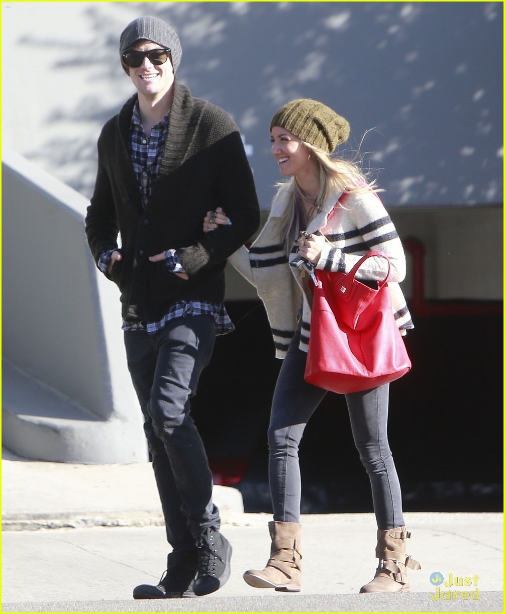 Ashley Tisdale & Christopher French: Kiss After Coffee.