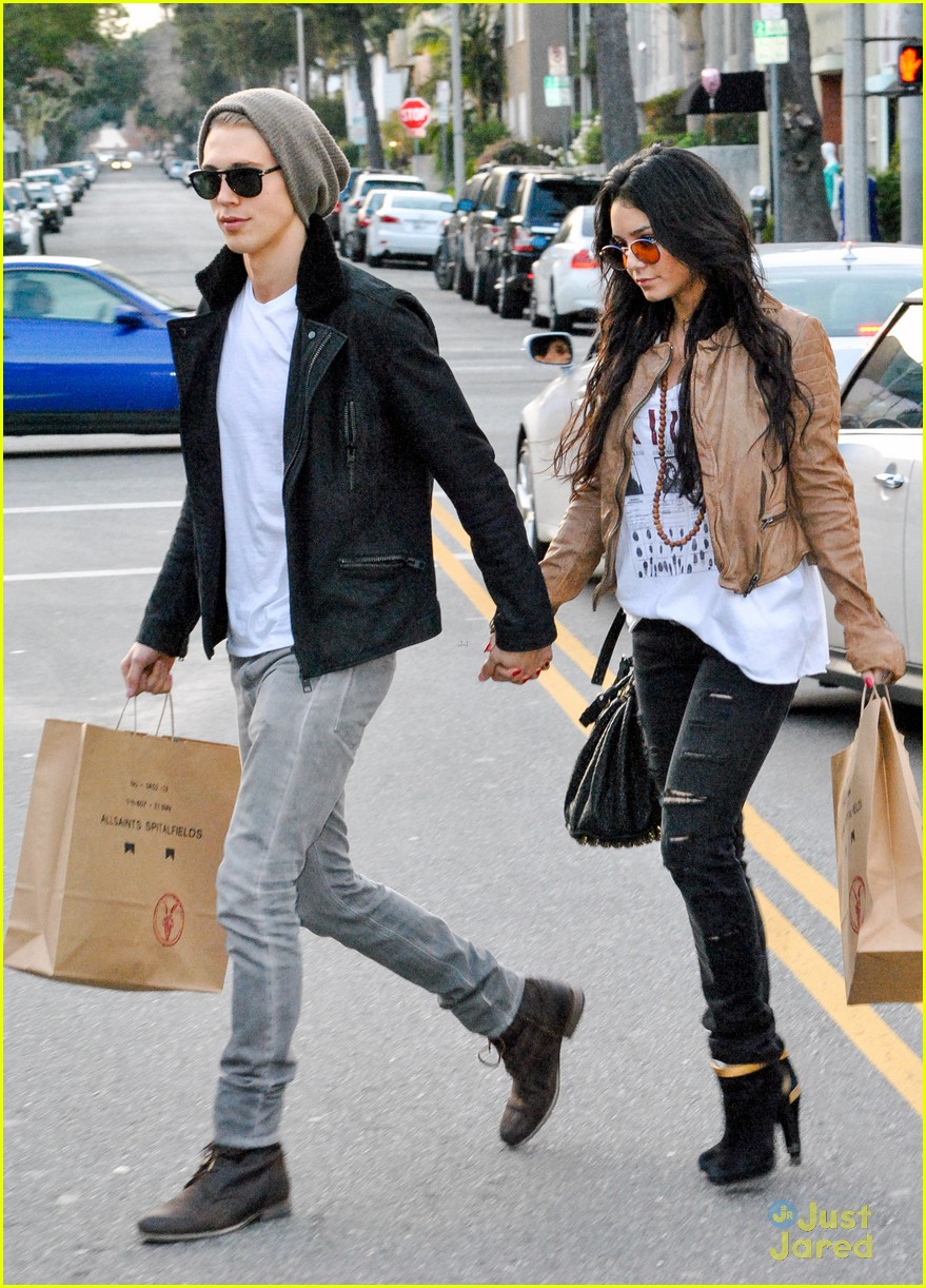 Vanessa Hudgens & Austin Butler: AllSaints Shoppers | Photo 521388 ...