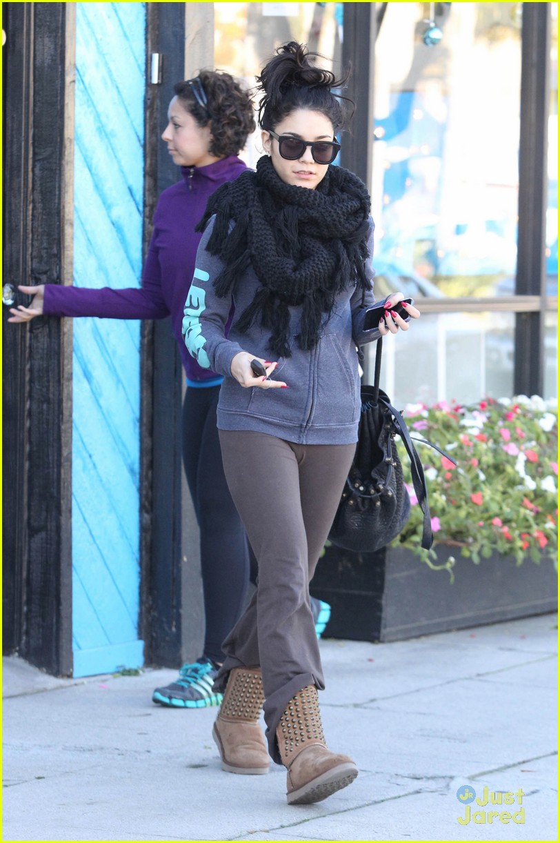 Vanessa Hudgens: Saturday Pilates Class | Photo 521348 - Photo Gallery