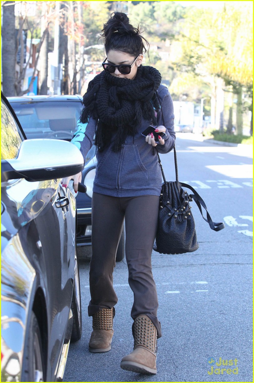 Full Sized Photo of vanessa hudgens pilates class 05 | Vanessa Hudgens