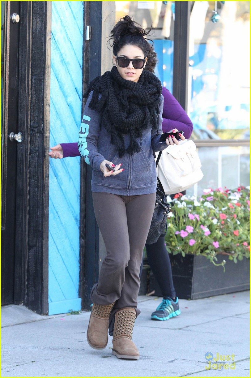 Vanessa Hudgens: Saturday Pilates Class | Photo 521353 - Photo Gallery