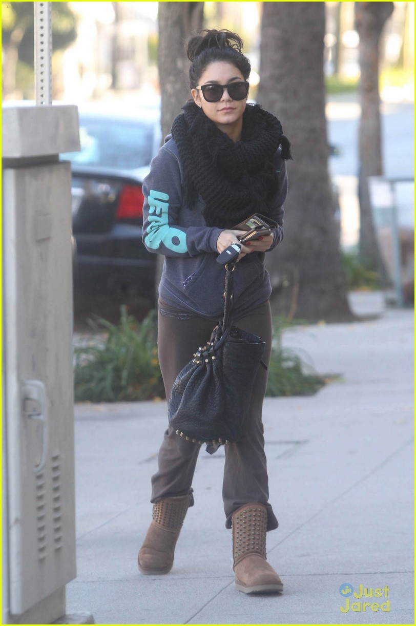 Vanessa Hudgens: Saturday Pilates Class | Photo 521354 - Photo Gallery