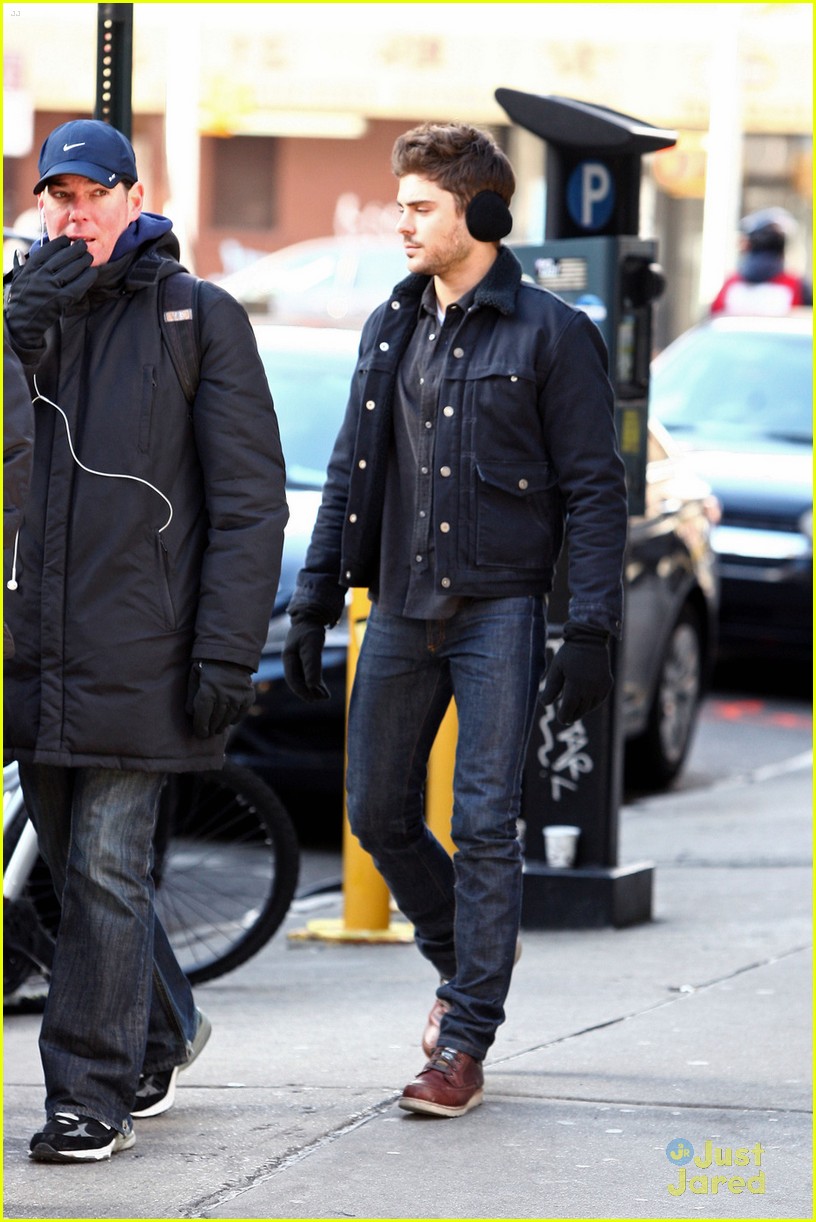 Zac Efron: Ear Muffs Man | Photo 525974 - Photo Gallery | Just Jared Jr.