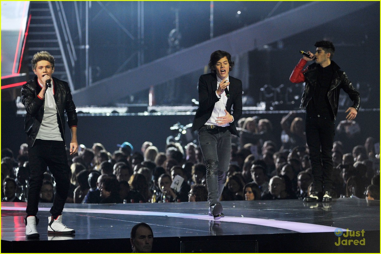 One Direction Brit Awards 2013 One Way Or Another Performance Watch Now Photo 539095 