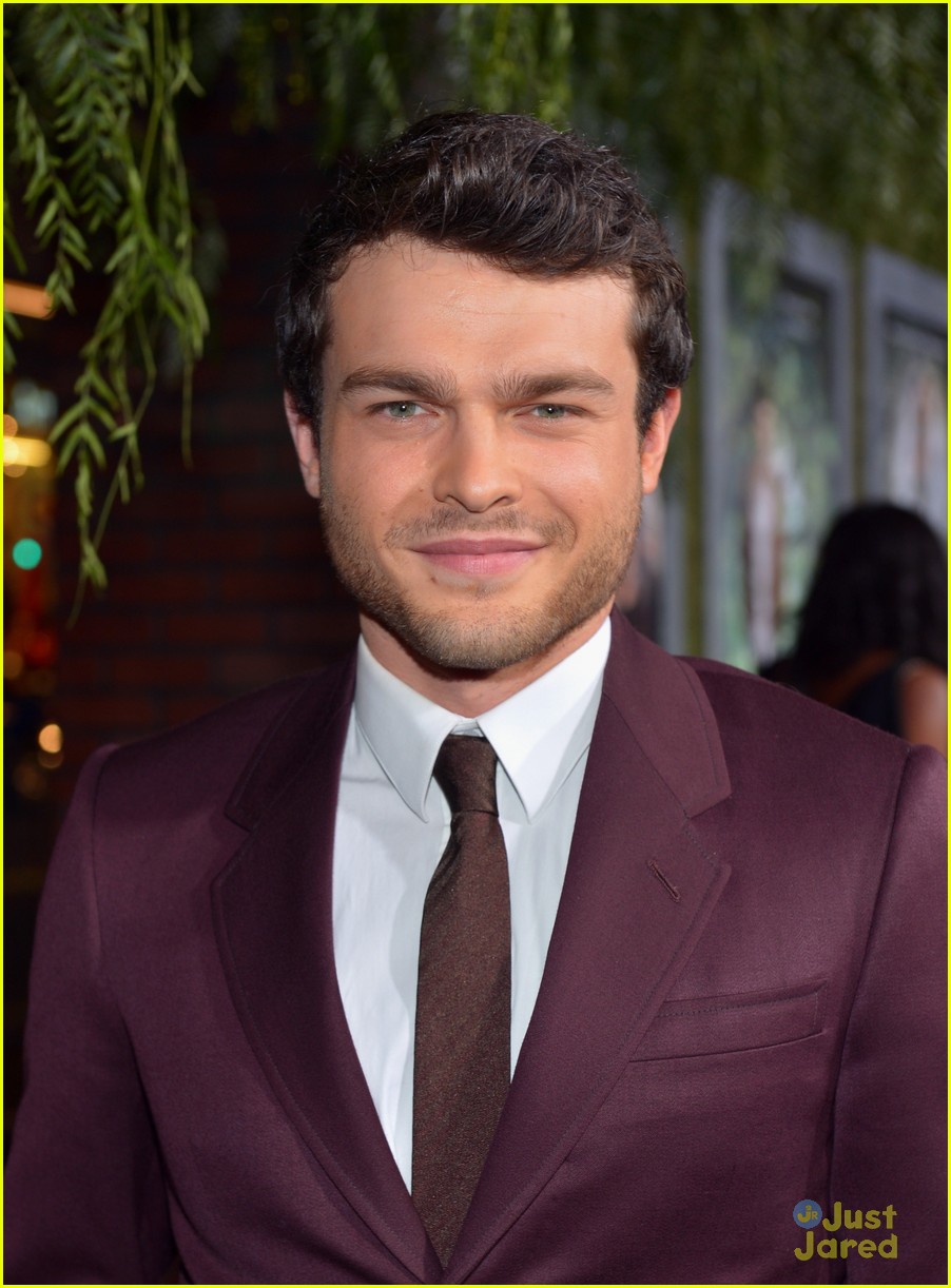 Alden Ehrenreich 'Beautiful Creatures' Premiere Photo 532328 Photo