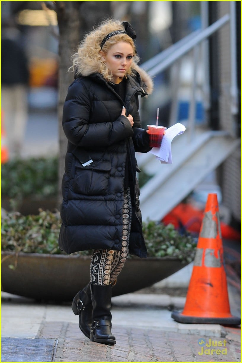 AnnaSophia Robb: Bow-tiful on 'Carrie Diaries' Set | Photo 539642 ...