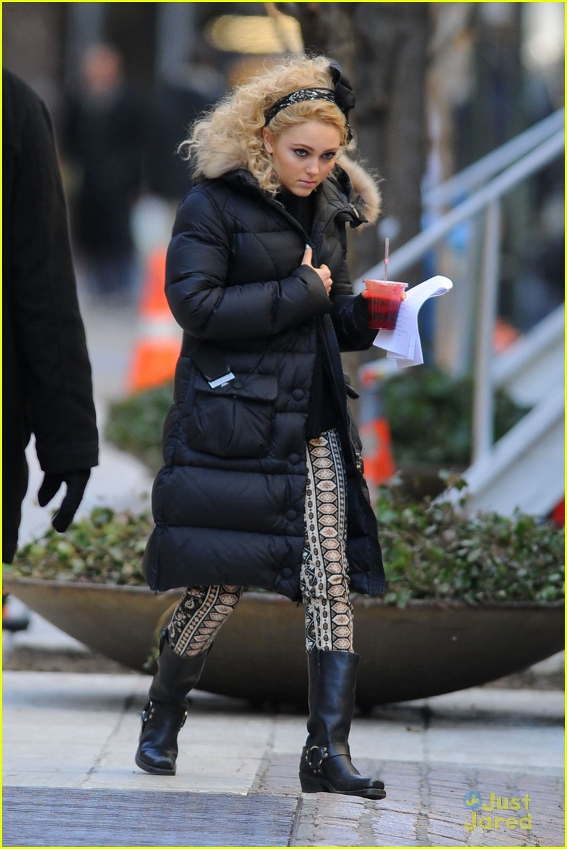 AnnaSophia Robb: Bow-tiful on 'Carrie Diaries' Set | Photo 539645 ...