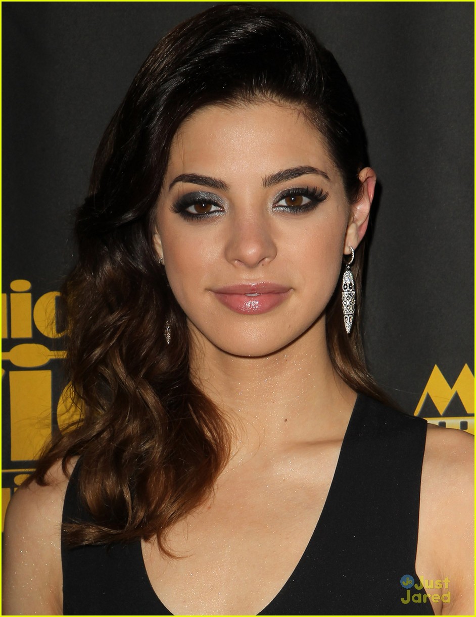 bailee madison gia mantegna movieguide awards 11