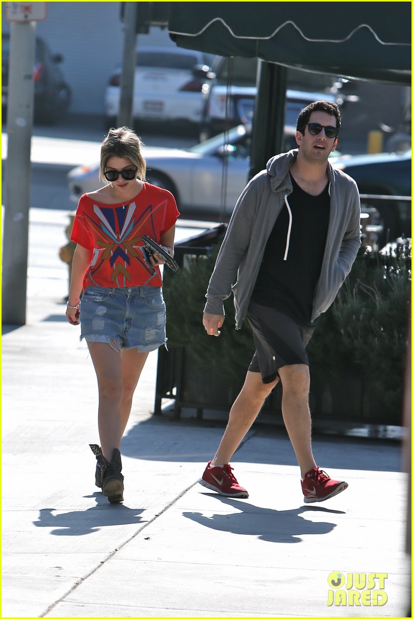 Ashley Benson: Hugo's Breakfast Stop | Photo 530793 - Photo Gallery ...