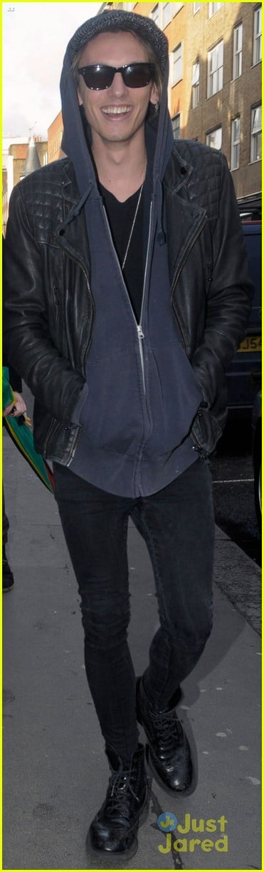 Lily Collins & Jamie Campbell Bower: London Couple! | Photo 532499 ...