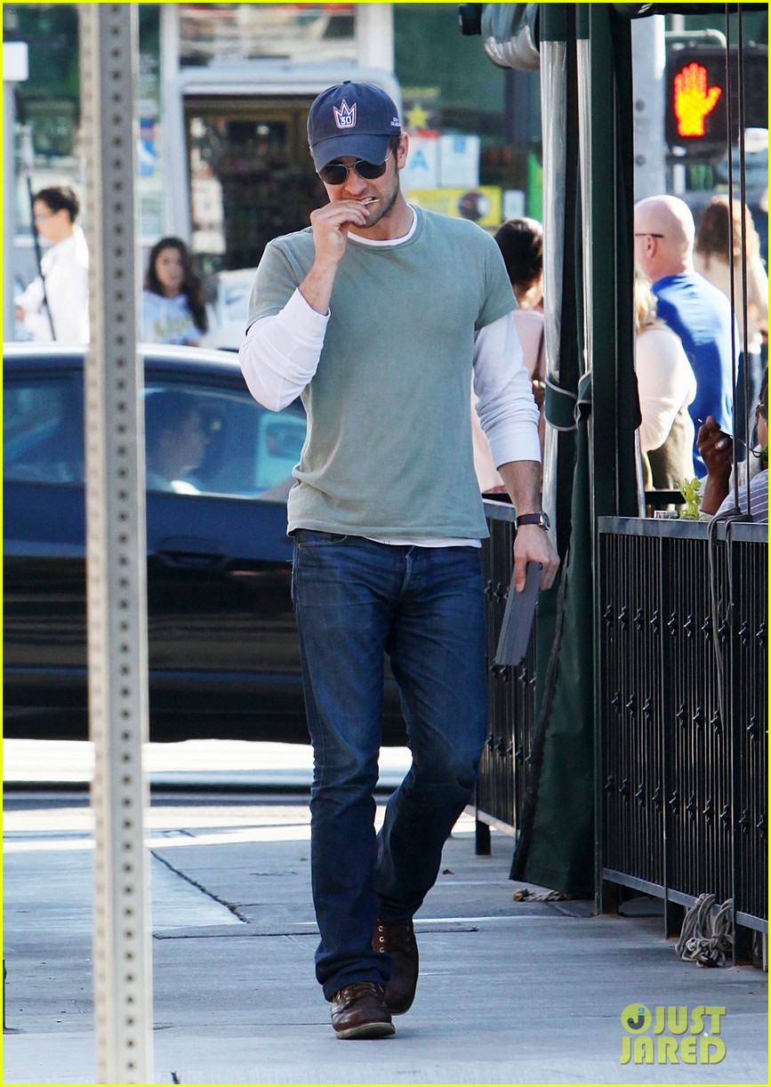 Chace Crawford: Solo Valentine's Day Lunch | Photo 537613 - Photo ...