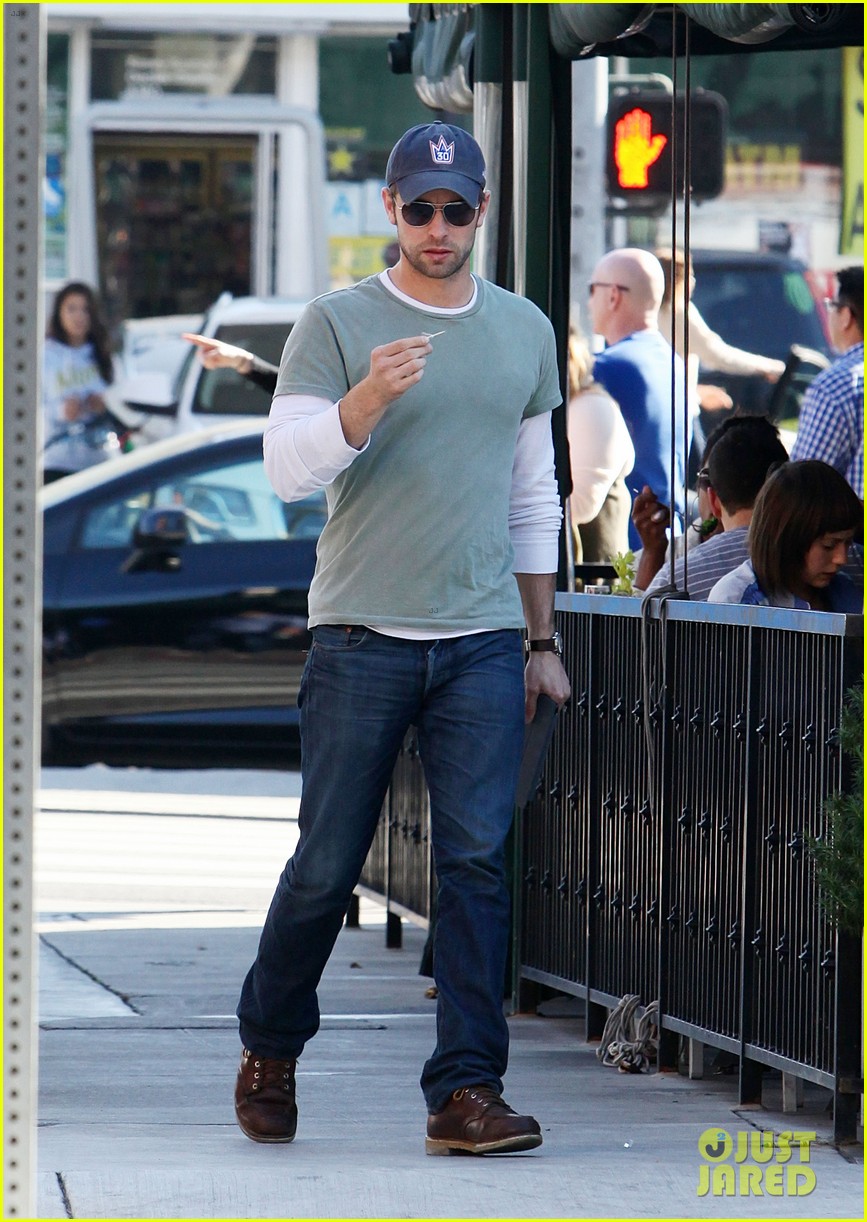 Chace Crawford: Solo Valentine's Day Lunch | Photo 537614 - Photo ...