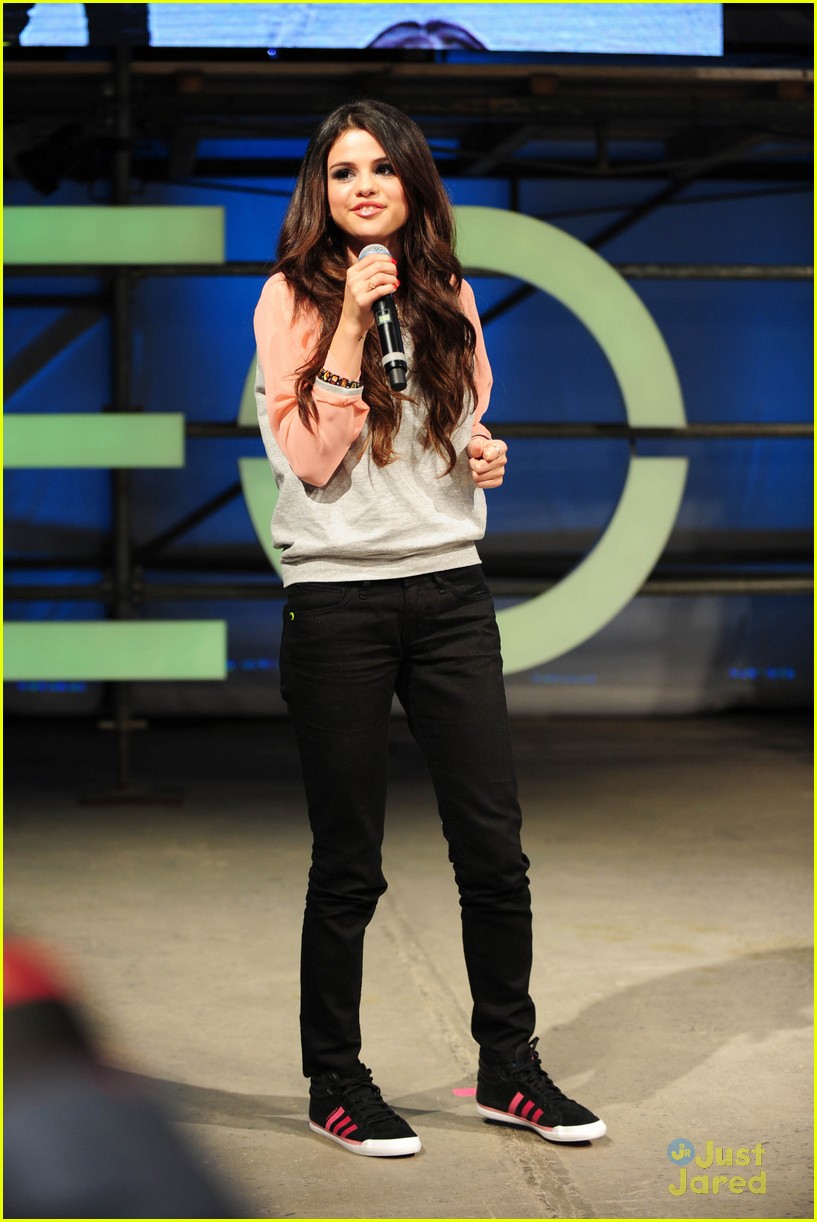 Elemental Corte cajón Selena Gomez: Adidas Neo Label Fashion Show: Photo 532200 | Selena Gomez  Pictures | Just Jared Jr.
