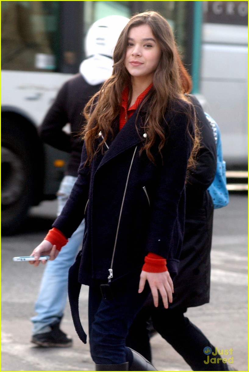 Hailee Steinfeld: 'Three Days To Kill' Set! | Photo 535973 - Photo ...