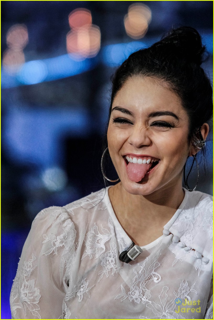 Vanessa Hudgens Selena Gomez El Hormiguero Hotties Photo Photo Gallery Just